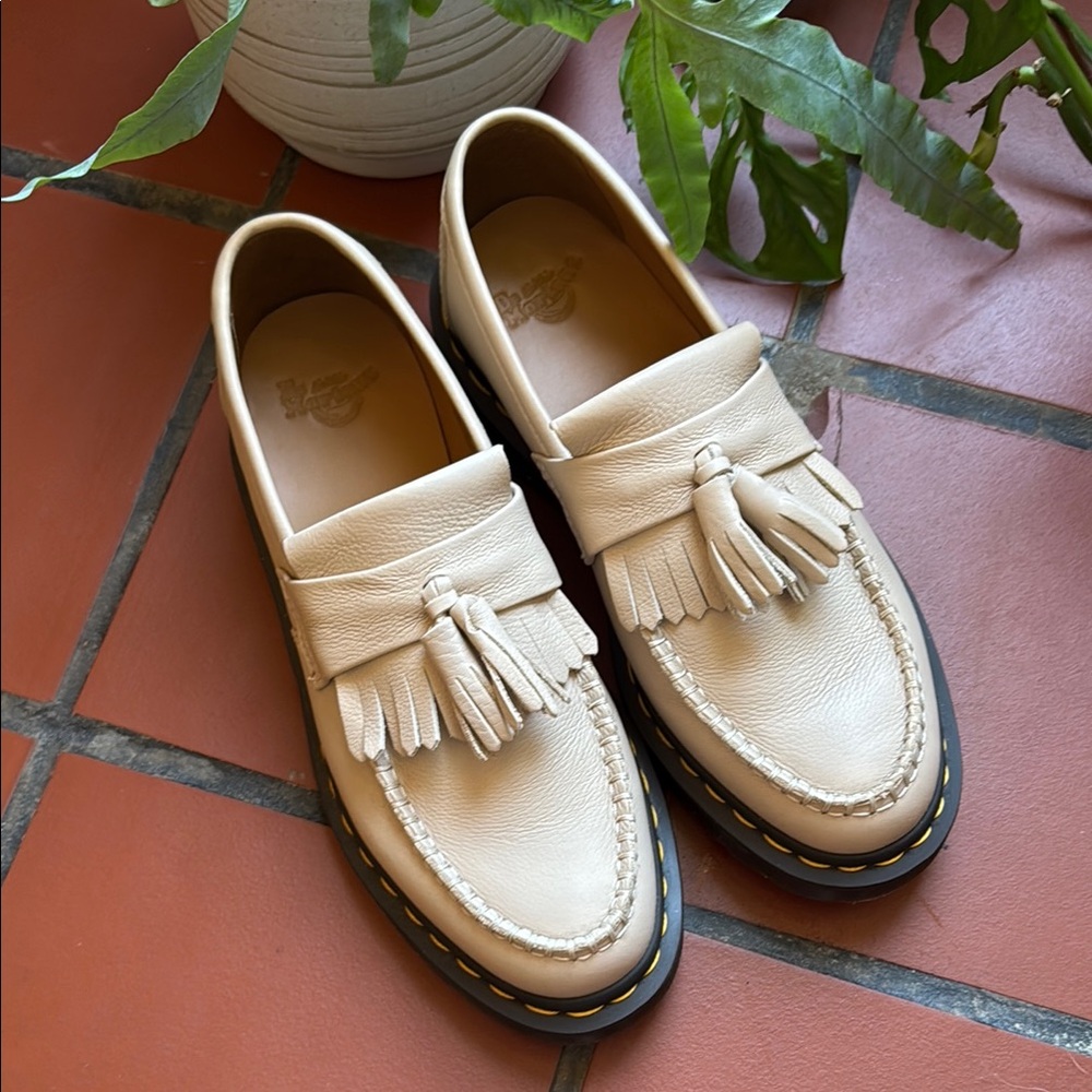 Women’s 8 Dr. Martens Adrian Tassel Loafer Vintage Taupe
